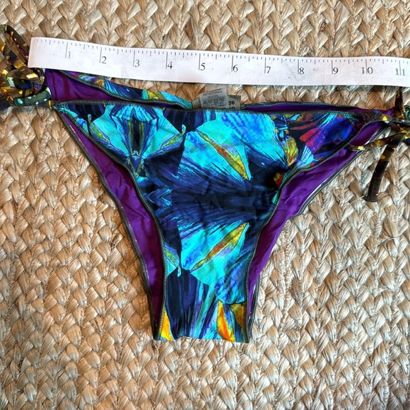 VICTORIA SECRET Bikini - Picture 4 of 9